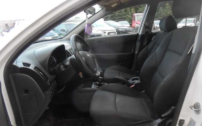 Hyundai I30 cena 4100 przebieg: 425000, rok produkcji 2010 z Kołobrzeg małe 211